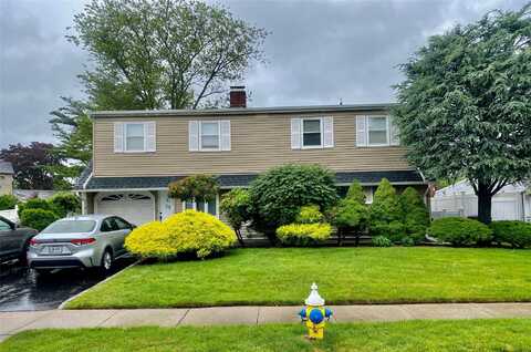 23 Crown Lane, Westbury, NY 11590