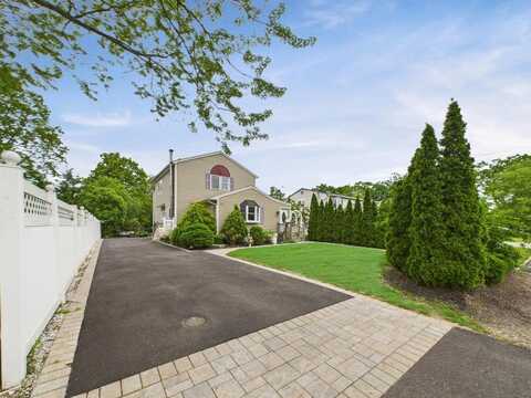 30 W Belmont Street, Bay Shore, NY 11706