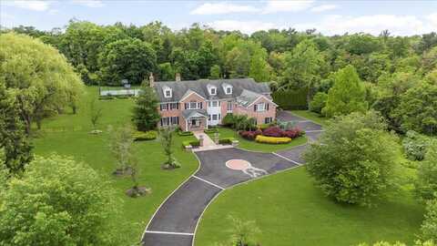 2 Pen Mor Drive, Muttontown, NY 11732