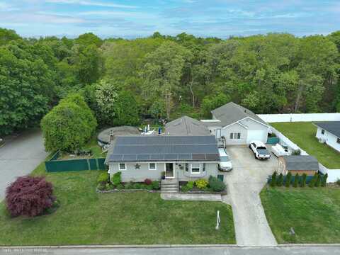 11 Crescent Street, Mastic, NY 11950
