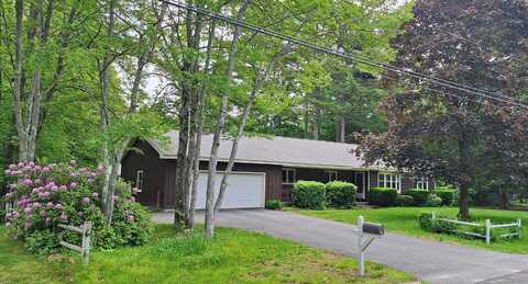 31 Arbor Avenue, Topsham, ME 04086