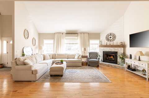 14 Rachel Drive, Kennebunk, ME 04043
