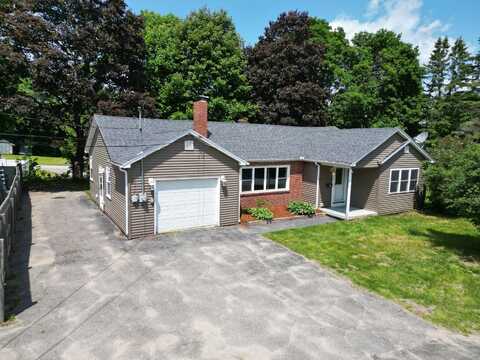 25 Ariel Street, Lincoln, ME 04457