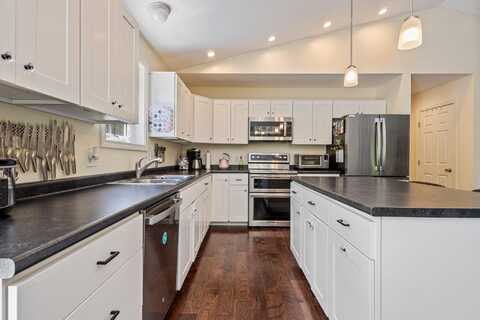 14 Cessna Way, Naples, ME 04055