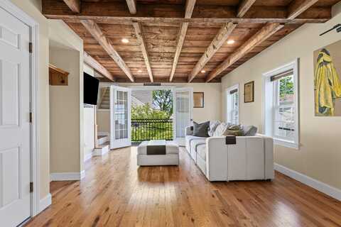 16 Tate Street, Portland, ME 04102