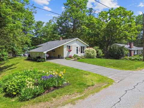 109 Easy Street, Farmingdale, ME 04344