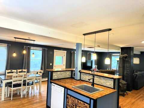 491 W Main Street, Waldoboro, ME 04572
