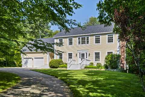 8 Country Lane, Falmouth, ME 04105