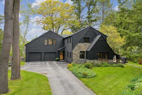 31 Forest Road, Cape Elizabeth, ME 04107