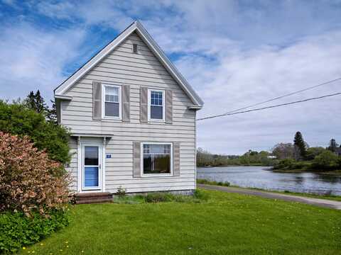 19 Spruce Head Road, South Thomaston, ME 04858