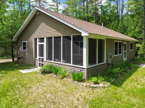 52 Main Road, Chesterville, ME 04938