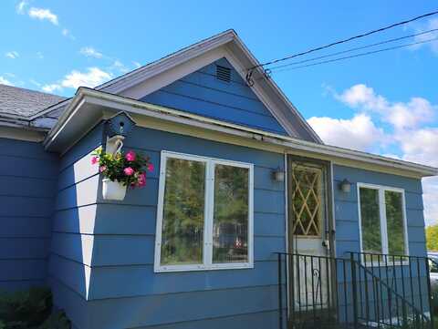 8 Maynard Street, Washburn, ME 04786