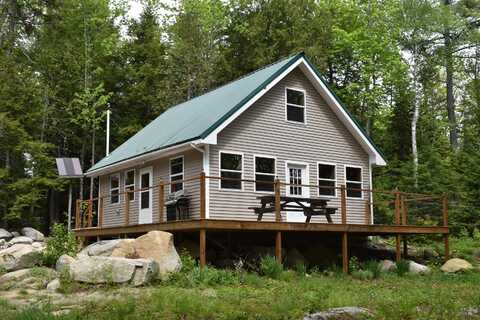121 Loop Road, Lincoln, ME 04457