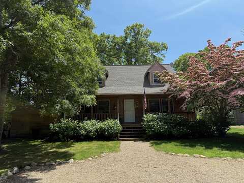 112 West Spring Street, Vineyard Haven, MA 02568