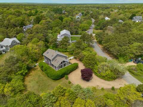 16 Schoolhouse Road, Edgartown, MA 02539