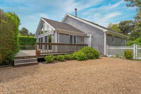 16 Schoolhouse Road, Edgartown, MA 02539