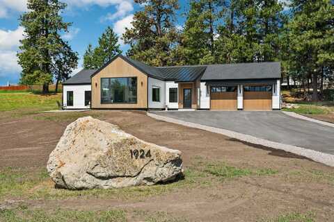 1924 Rapids Avenue, Columbia Falls, MT 59912
