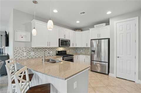 7602 Jacaranda, NAPLES, FL 34114