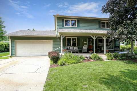 611 S 10th Avenue, Saint Charles, IL 60174