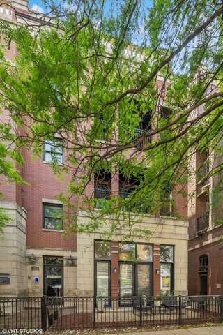3020 N Sheffield Avenue, Chicago, IL 60657