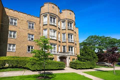 7024 N Rockwell Street, Chicago, IL 60645