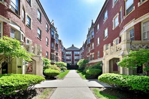 226 N Oak Park Avenue, Oak Park, IL 60302