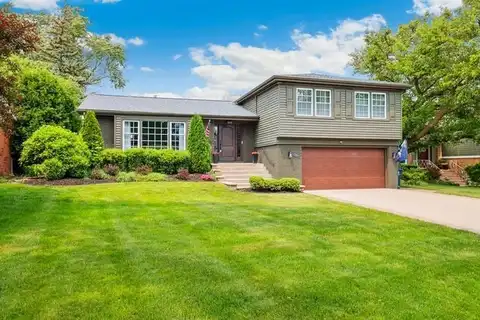 301 Columbine Drive, Clarendon Hills, IL 60514