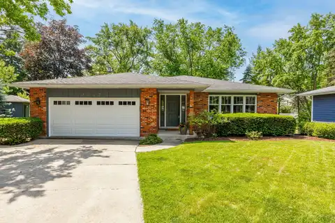 1447 Hillcrest Road, Downers Grove, IL 60516