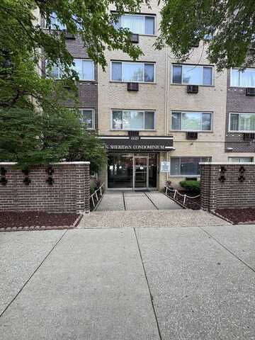 6619 N Sheridan Road, Chicago, IL 60626