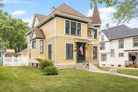 557 Garfield Avenue, Aurora, IL 60506