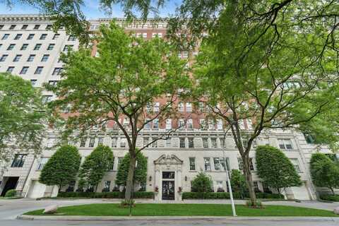 219 E Lake Shore Drive, Chicago, IL 60611