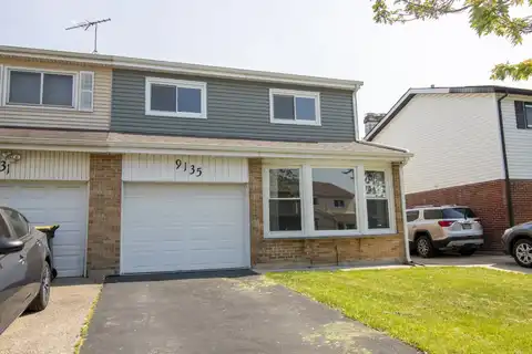 9135 Hollyberry Avenue, Des Plaines, IL 60016