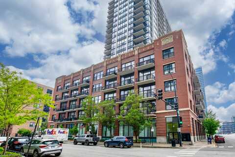 210 S Desplaines Street, Chicago, IL 60661
