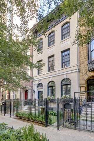 53 E Division Street, Chicago, IL 60610