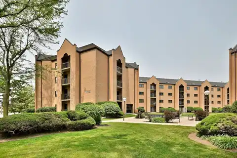 7420 W Lawrence Avenue, Harwood Heights, IL 60706