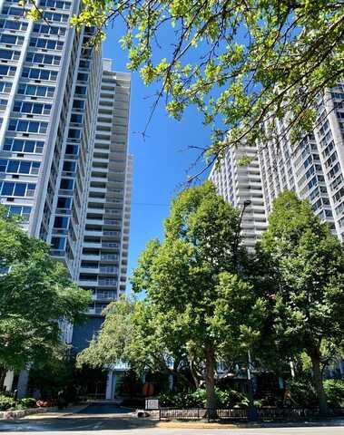 4250 N Marine Drive, Chicago, IL 60613