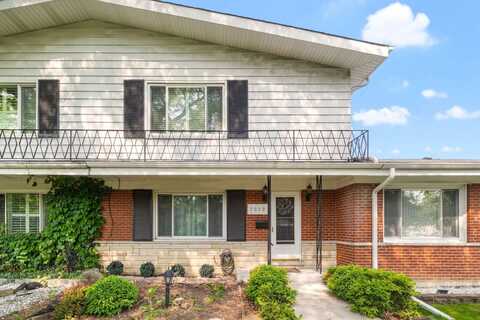 7013 W Greenleaf Street, Niles, IL 60714
