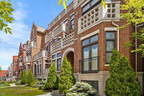 4355 S Lake Park Avenue, Chicago, IL 60653