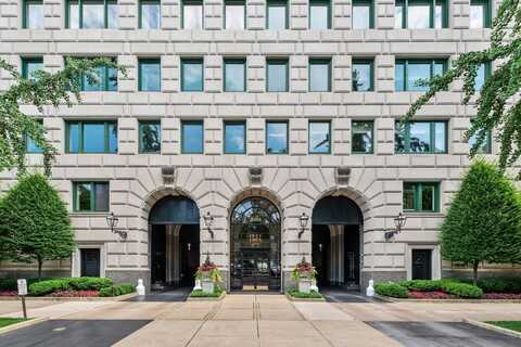 209 E Lake Shore Drive, Chicago, IL 60611