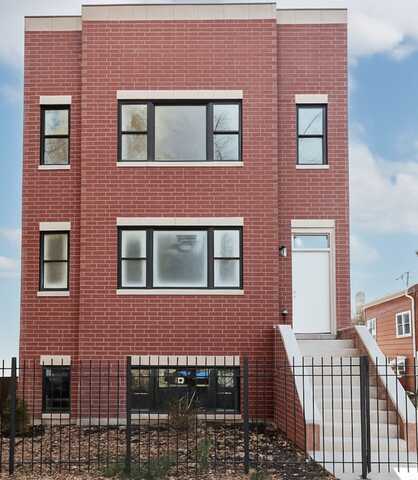 4207 W Roscoe Street, Chicago, IL 60641