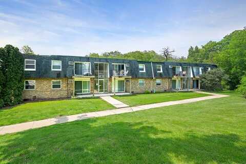 10130 S 84th Terrace, Palos Hills, IL 60465