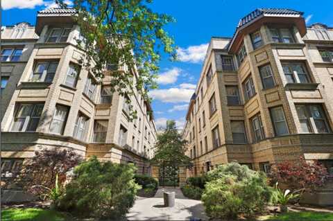 1366 W Greenleaf Avenue, Chicago, IL 60626