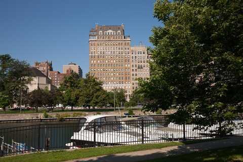 3500 N LAKE SHORE Drive, Chicago, IL 60657