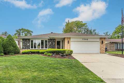 7702 Stratford Place, Darien, IL 60561