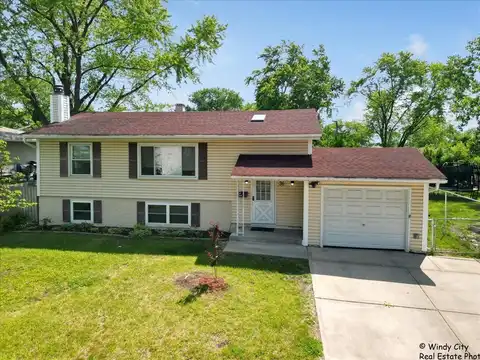 36 W Green Meadows Boulevard, Streamwood, IL 60107
