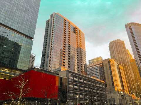 240 E Illinois Street, Chicago, IL 60611