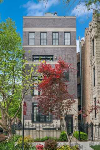1500 N Cleveland Avenue, Chicago, IL 60610