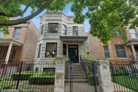 1230 W Cornelia Avenue, Chicago, IL 60657