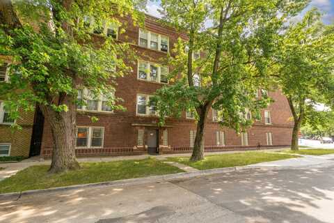 1941 W Chase Avenue, Chicago, IL 60626