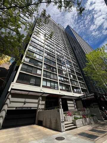 230 E Ontario Street, Chicago, IL 60611